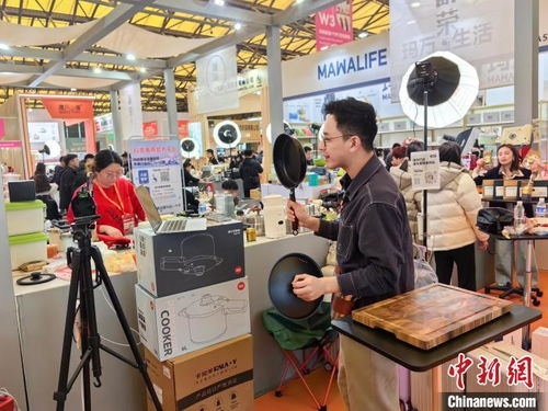 萬商云集浦江畔 上海開春掀起“展會熱”，日用百貨電商與線下交易并駕齊驅